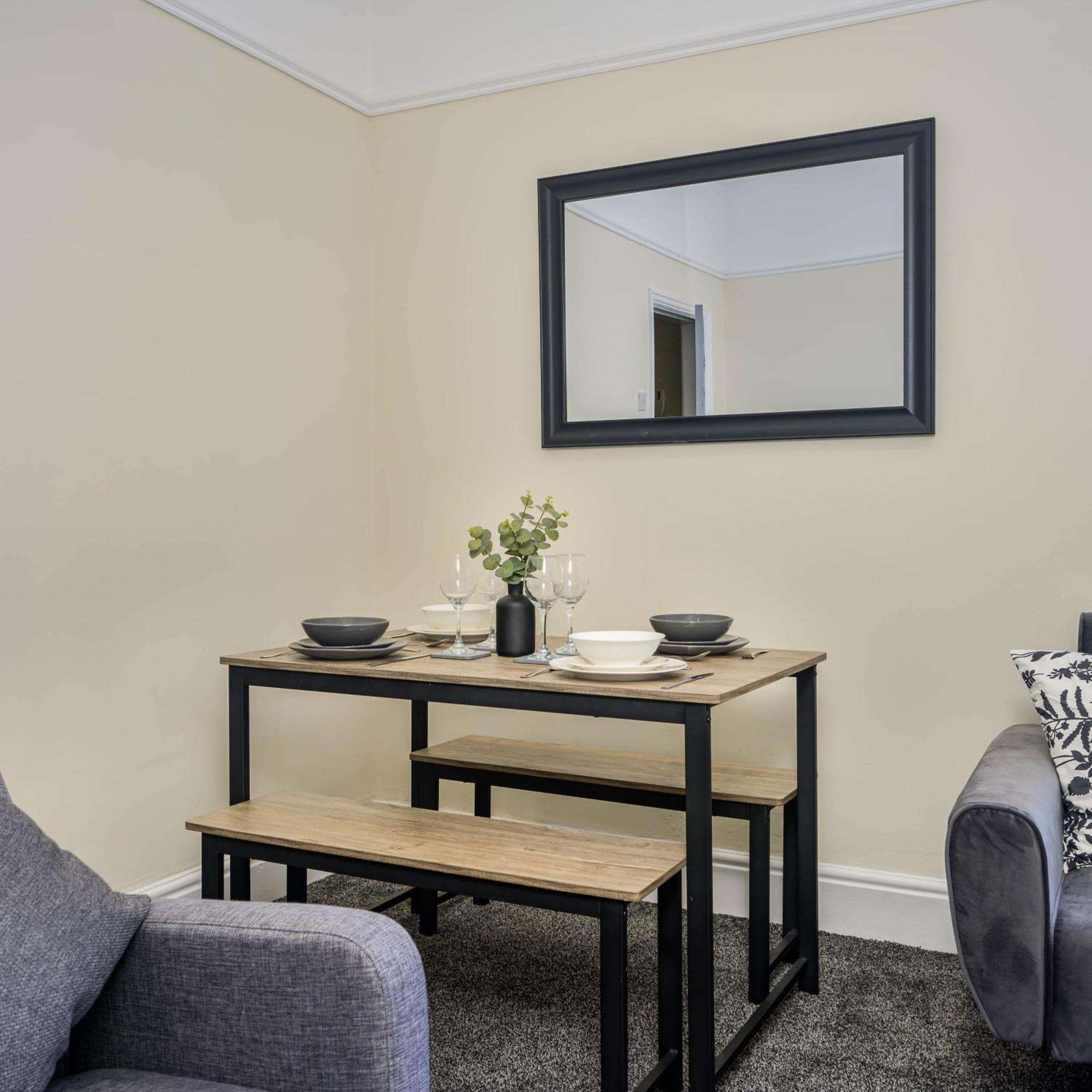 Delia'S 3-Bedroom Apartment In Liverpool Exterior photo